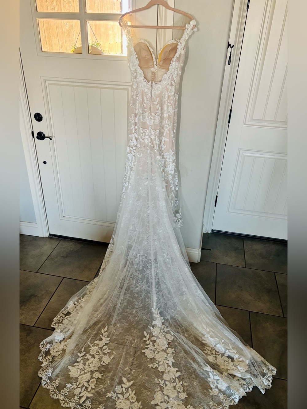 Essence of Australia Wedding Dress - Picture 3 of 16
